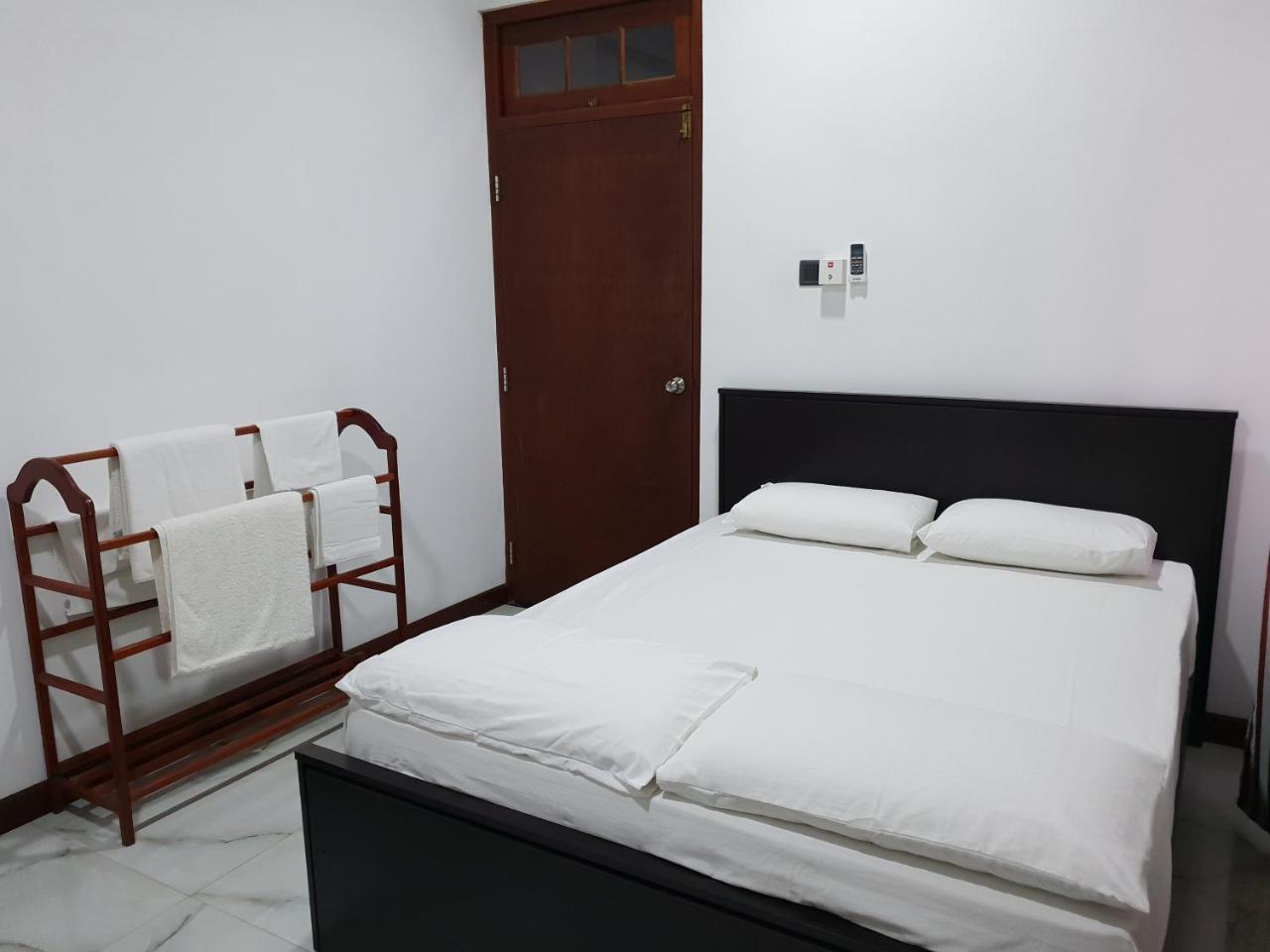 Apartmán Ice Berg Dehiwala-Mount Lavinia Exteriér fotografie