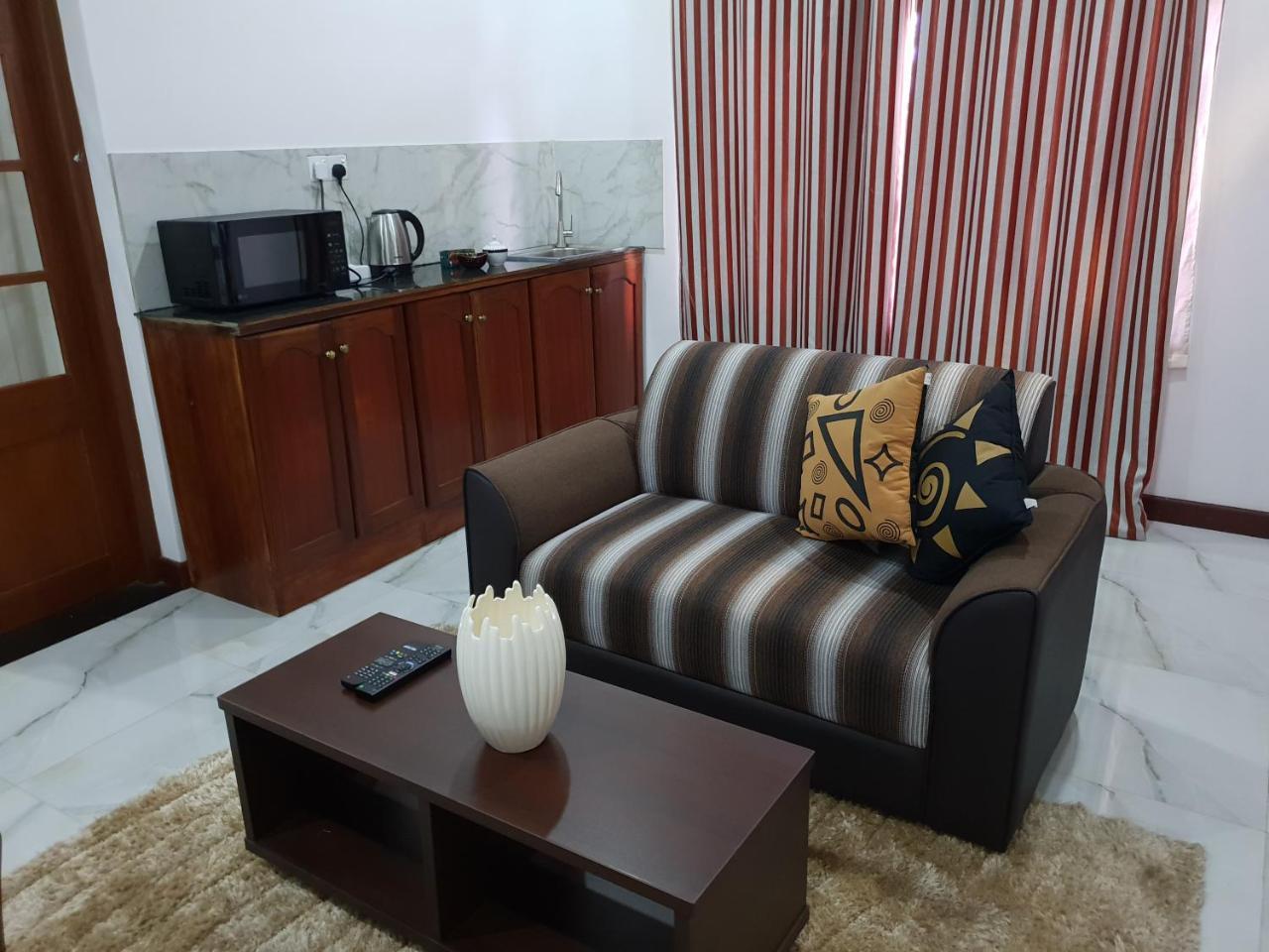 Apartmán Ice Berg Dehiwala-Mount Lavinia Exteriér fotografie