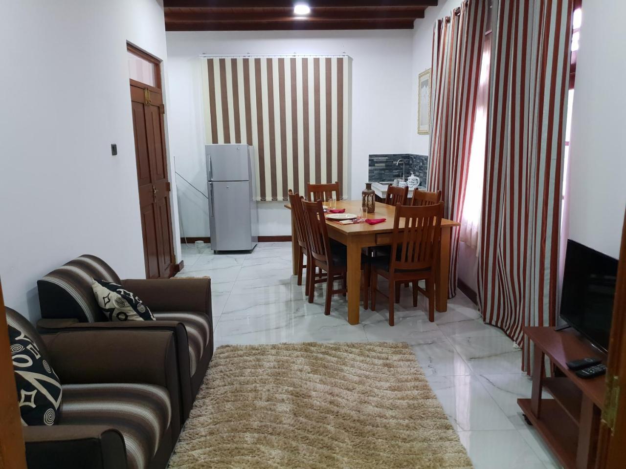 Apartmán Ice Berg Dehiwala-Mount Lavinia Exteriér fotografie