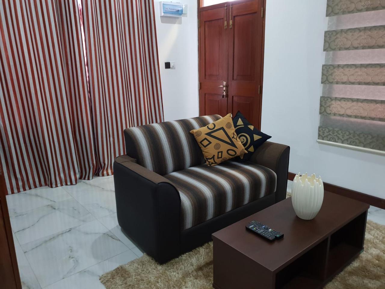 Apartmán Ice Berg Dehiwala-Mount Lavinia Exteriér fotografie