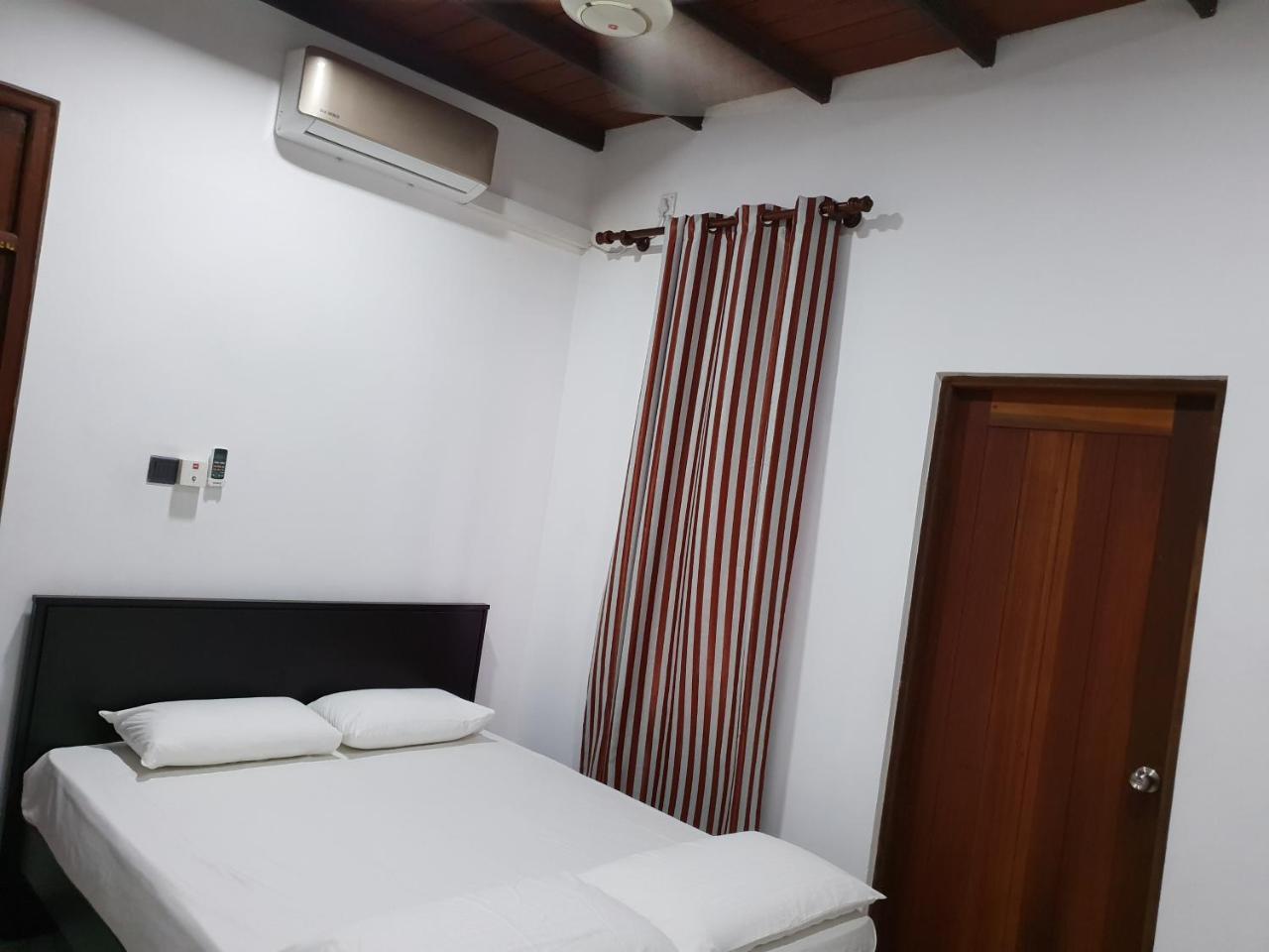 Apartmán Ice Berg Dehiwala-Mount Lavinia Exteriér fotografie
